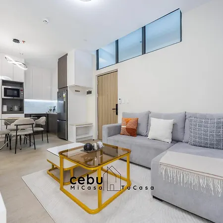 New Modern Pool Front Condo Near It Park